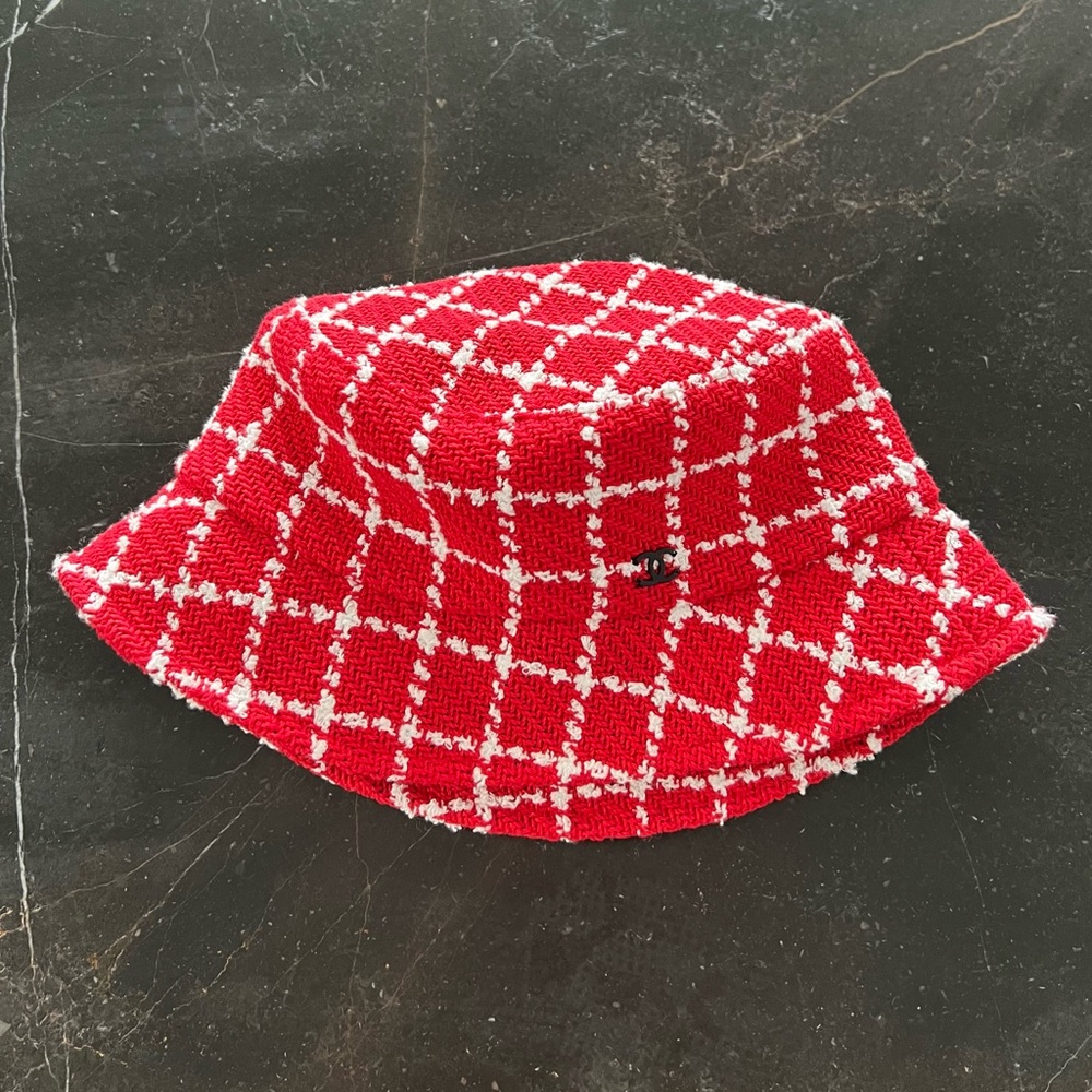 CHANEL BUCKET HAT